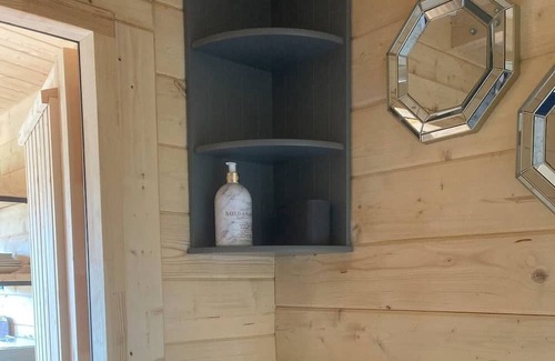 Chesterfield Cabin | Captivating 1-Bed Lodge in Chesterfield