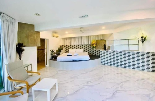 Chaweng City Center Villa | Samui Sky Pool Villa