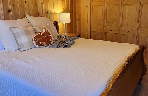Johannesburg Cabin | Sandy Bottom Lakefront Cabin on all sports BIG BEAR LAKE, JOHANNESBURG, MICHIGAN
