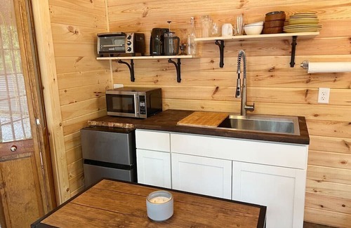 Marion House | Dogs-Fire-SteamSauna-Kayaks-Water-Soaking Tub