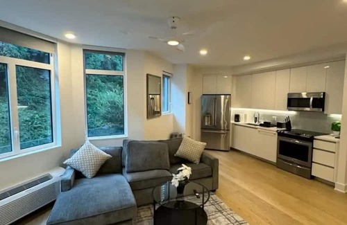 North Bergen Apartment | The Luxury studio! 7 Min ferry ride to NYC.