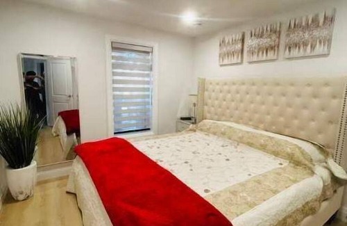 London Apartment | Holiday home with all season swim spa & pond view