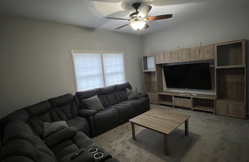 Wyandotte House | 2 Bedroom 1 Bath With Boat Slip Upon Request