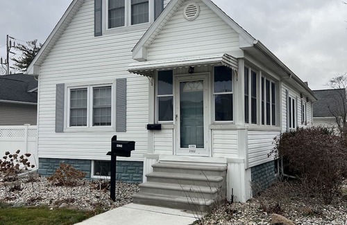 Wyandotte House | 2 Bedroom 1 Bath With Boat Slip Upon Request