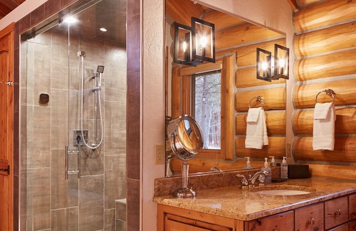 Grantsdale Cabin | Riverfront Suite at The Bitterroot Mile Club