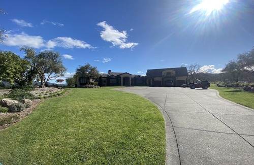 Riebli-Wallace Neighborhood Group House | Secluded Luxury Estate in the Wine County