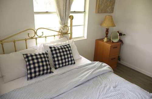 Mineral Wells House | Escape to peaceful country living in this newly remodeled 2-bed cozy home