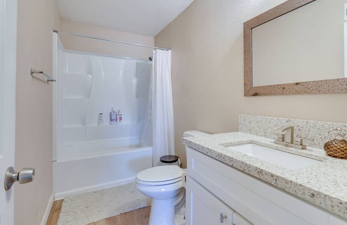 Midway House | Escondido Home w/ Yard ~ 1 Mi to Grape Day Park