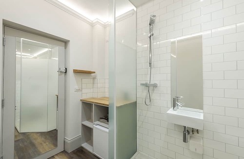 Campden Apartment | Small Kensington Studio, 5 mins to Kensington Palace & 10 mins to Portobello Rd