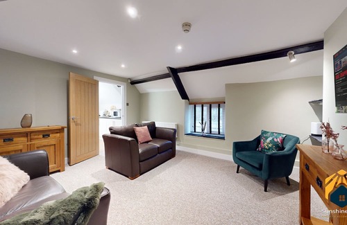 Pontypool Apartment | 4 Bedroom Apartment with Cosy Pub