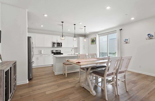 Rialto House | The Castle on Pinewood Ave #41514