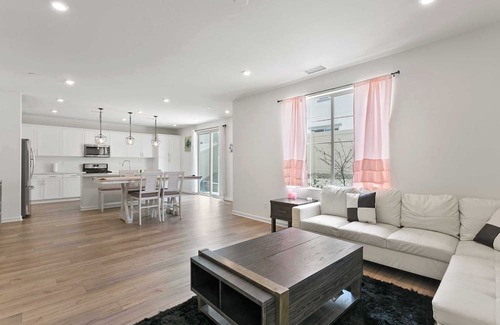 Rialto House | The Castle on Pinewood Ave #41514