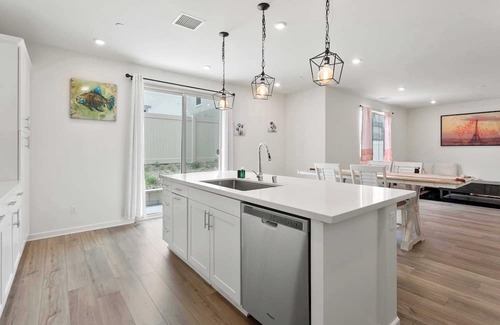 Rialto House | The Castle on Pinewood Ave #41514