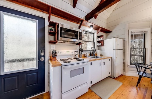 Demorest House | Riverland Retreat- Located in an idyllic riverfront community on the Soque