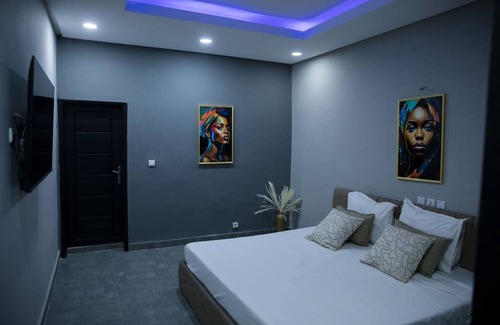 Akouedo Hotel | The SHELTER