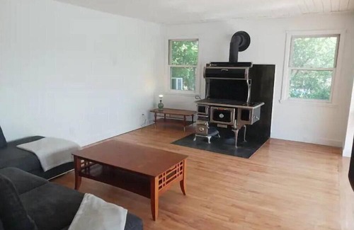 Pincourt Ski Chalet | Amazing waterfront sunset. Chalet close to mtl.