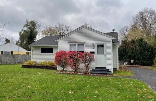 Fayetteville House | Adorable Fayetteville Ranch, great walkability, close to Town Center