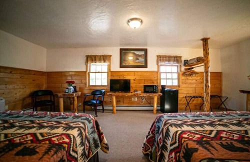 Dubois Cabin | Unit room 17
