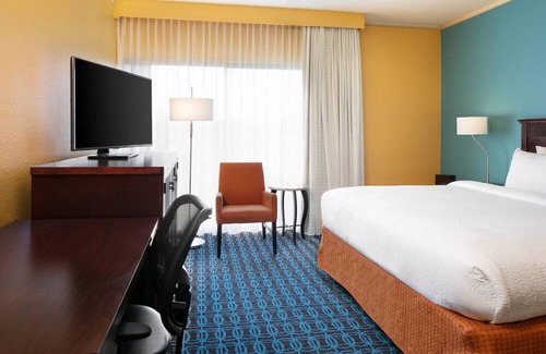 Sharonville Hotel | Chester Inn & Suites