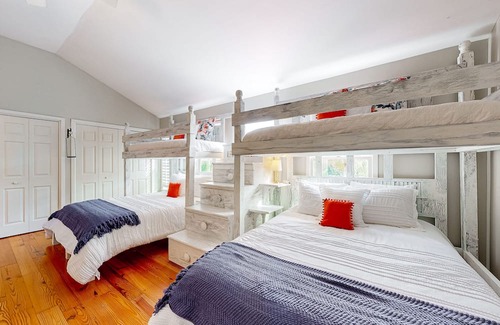 King City House | Sun-drenched coastal escape with great patio, yard, & W/D - near beaches & golf