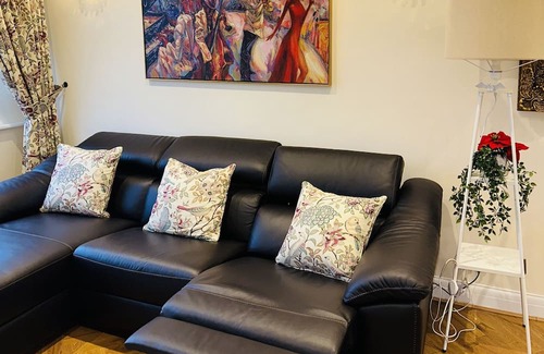 West Hendon House | Family-sized House in the heart of North London !