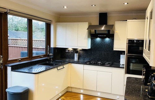 West Hendon House | Family-sized House in the heart of North London !