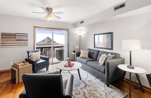 Morgantown House | Updated-100Mbps-Smart TV-3 TVs-Full Kitchen-W/D