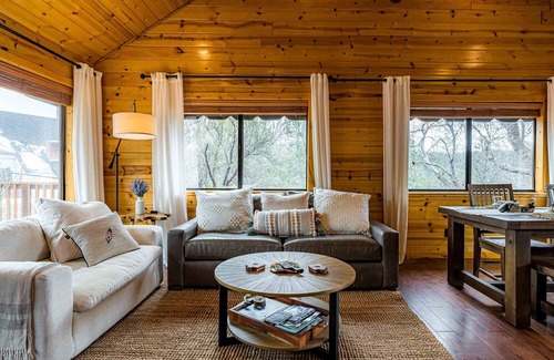 Fawnskin House | Luxury Cabin: slopes, lake, jacuzzi & VIEWS!