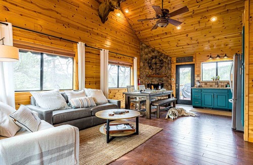 Fawnskin House | Luxury Cabin: slopes, lake, jacuzzi & VIEWS!