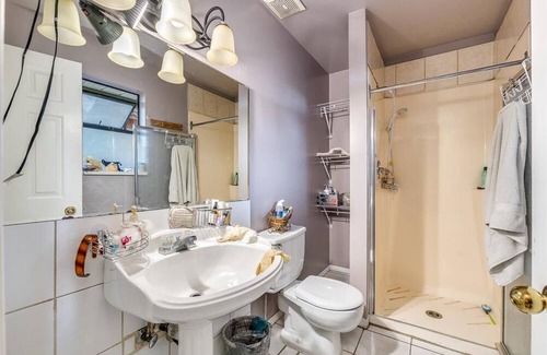 Fleetwood House | Beautiful Bedroom- Attached Bath in Surrey (Close to Mall)