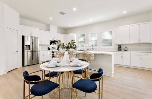 Platinum Triangle House | Glorious Garden on E Mason Ln #41595