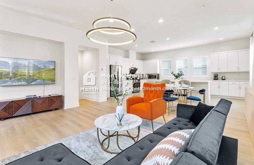 Platinum Triangle House | Glorious Garden on E Mason Ln #41595