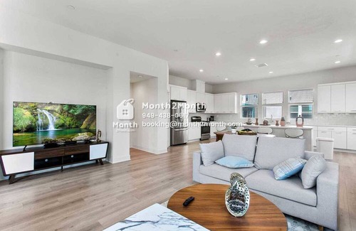 Platinum Triangle House | Enchanting Oasis on Lewis St #41823