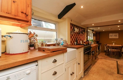 Petrockstowe House | HALLWOOD, pet friendly, with open fire in Hatherleigh