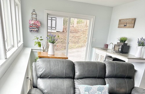 Mashpee House | Lakefront Tree House with Dock