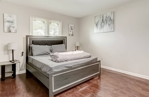 Northside House | Quiet home on a spacious lot with screened porch & game room