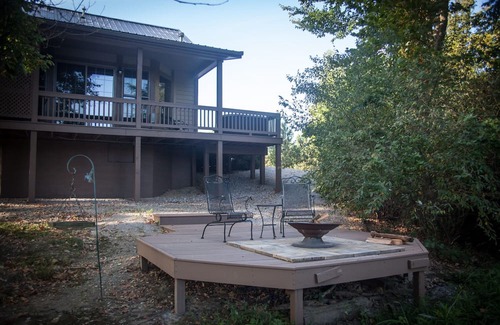 Carbondale Cabin | Hot Tub Cabin- In the Heart of Shawnee Wine Trail