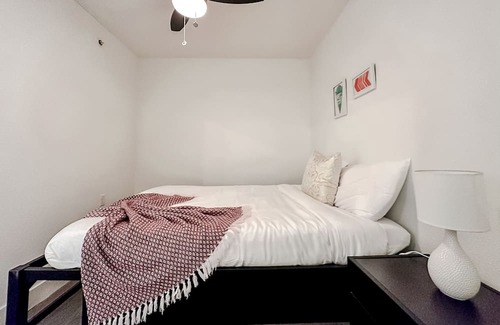 Downtown Springfield Apartment | Sleepover: Intimate 1BD/1BA Downtown Springfield