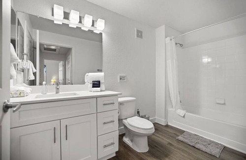 Glendale Sports and Entertainment District Apartment | CozySuites Glendale walk to stadium w/ pool & gym!