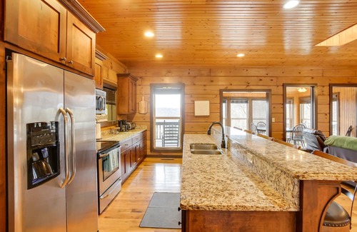 Celina Cabin | Peaceful Celina Cabin w/ Hot Tub & Lake View!