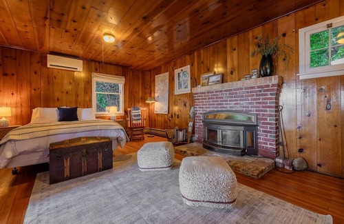 Greenbank Cabin | Sunrise View Waterfront Getaway
