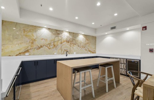 Valencia Condo | Modern Farmhouse 3-bedroom Condo near Six Flags with luxury amenities Gym, Pool