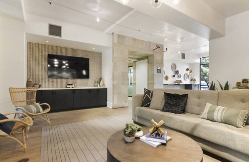 Valencia Condo | Modern Farmhouse 3-bedroom Condo near Six Flags with luxury amenities Gym, Pool