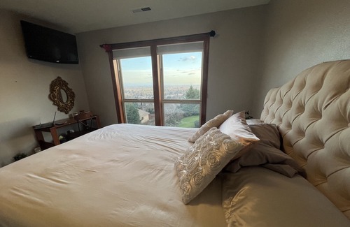 Dundee House | Red Hills Estate - Large 4-bedroom home in Dundee wine country.