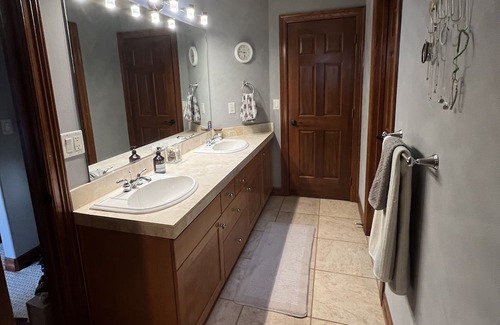 Dundee House | Red Hills Estate - Large 4-bedroom home in Dundee wine country.