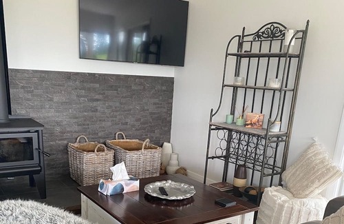 Kinloch House | Cottage on Poihipi Taupo Gorgeous, cosy, brand new 3 bedroom cottage