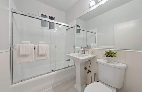 Nob Hill Apartment | Nob Hill 1 BR w/ Office by Anyplace - 11613