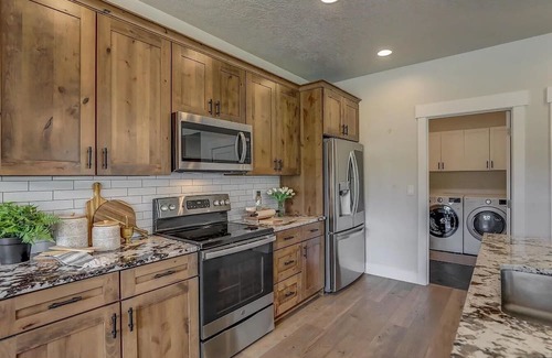 McCall House | Gorgeous mountain cottage w/AC adjacent to lake and state park. Pet-friendly!