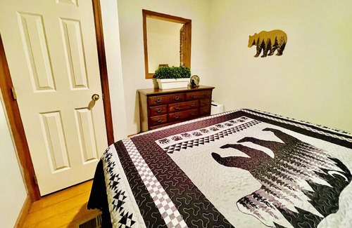 Blairsville Cabin | Cozy Cabin, Fireplace