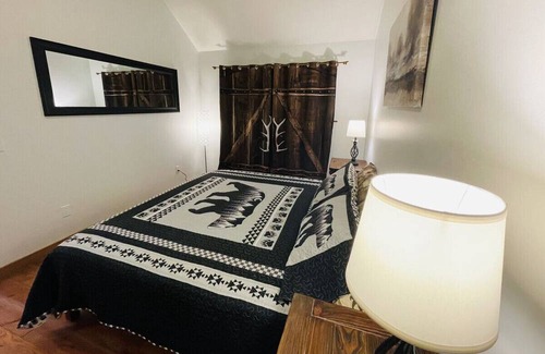 Blairsville Cabin | Romantic Cabin, Forest View & Indoor Fireplace